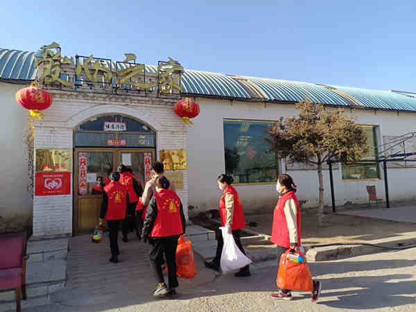 2022年3月4日大柳物業(yè)管理處慰問(wèn)老人